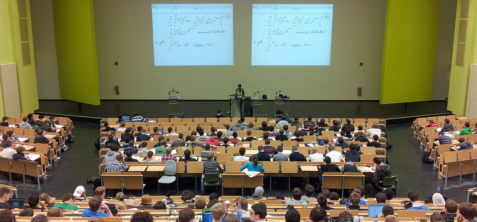 Clase magistral en una Universidad.